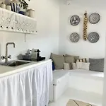White Летний дом Serifos Town