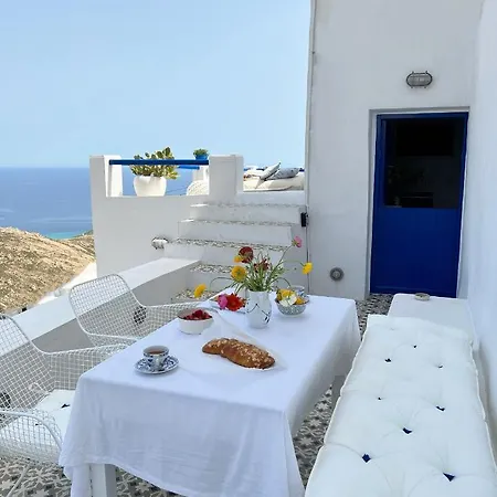 White בית כפרי *