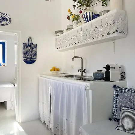 White בית כפרי