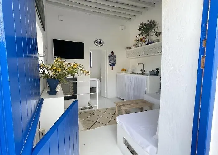 Country house White Serifos Town